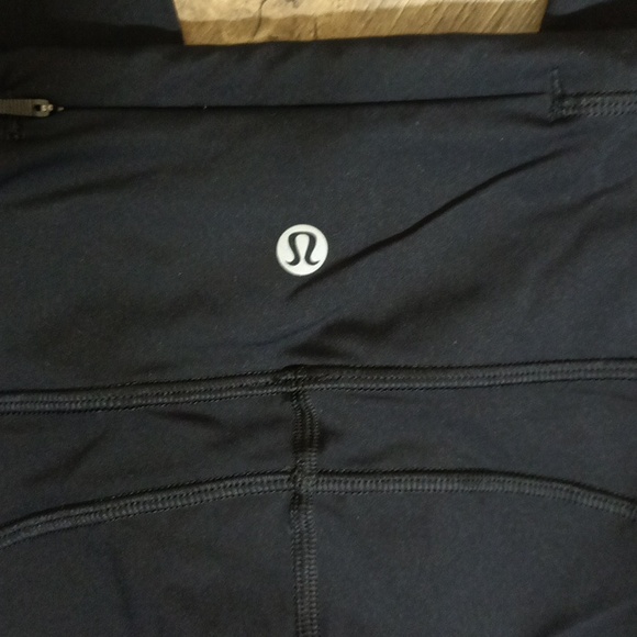 lululemon athletica Pants - Lululemon 4oz (A68) Lululemon black yoga athletic cropped leggings